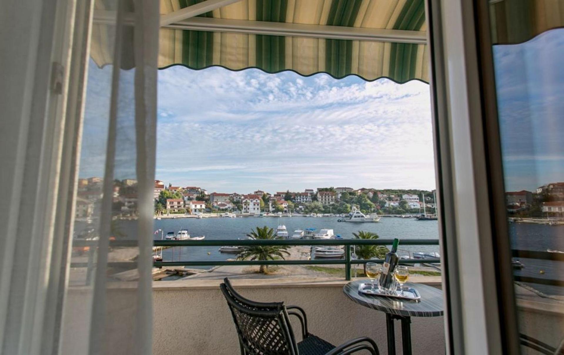 Apartments Mare - 30 M From Pebble Beach Seget Vranjica Esterno foto
