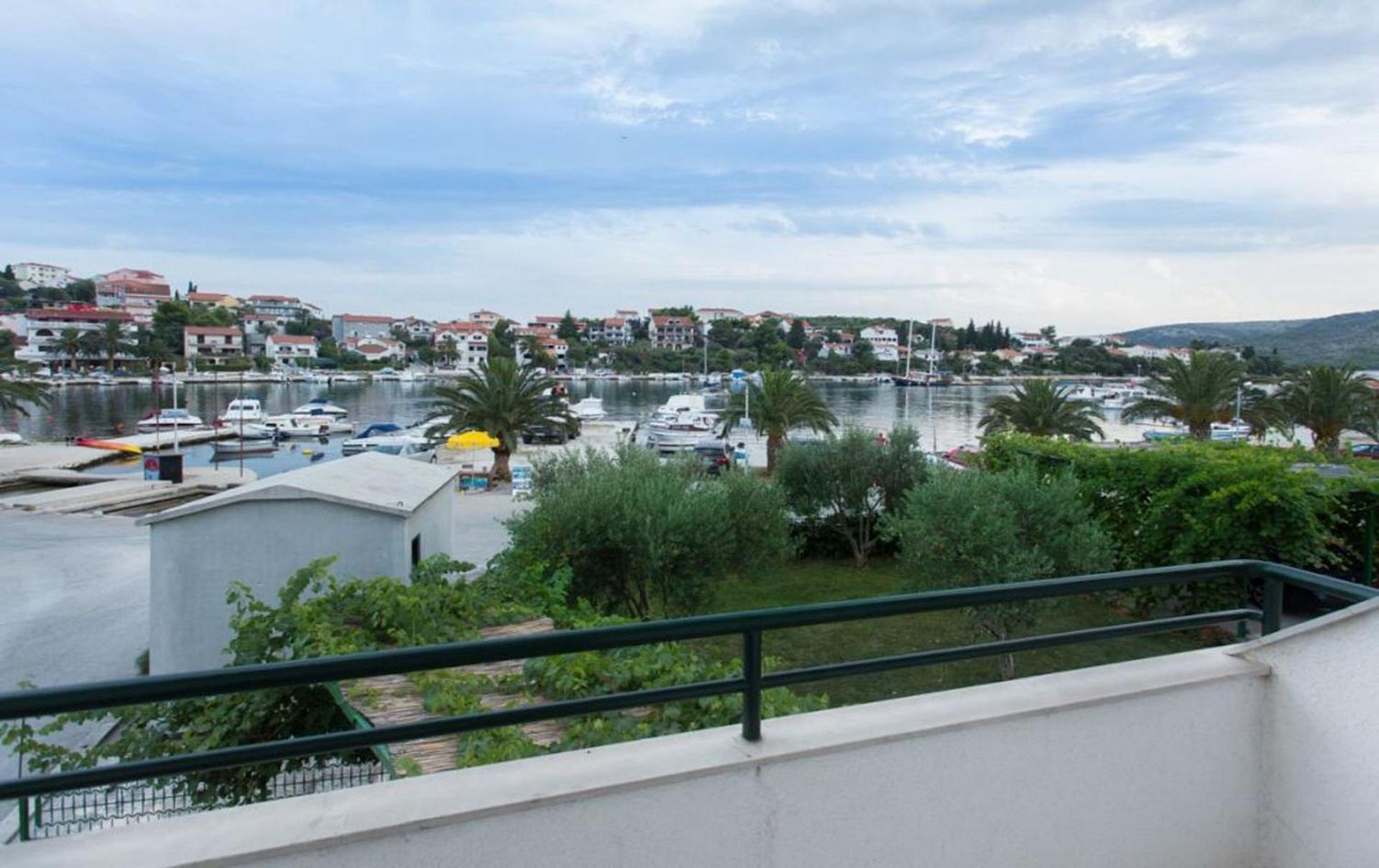 Apartments Mare - 30 M From Pebble Beach Seget Vranjica Esterno foto